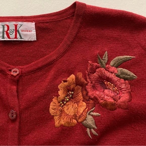 Women’s Short Sleeve Knit Cardigan Sweater w/ Embroidered Flowers - Picture 3 of 5